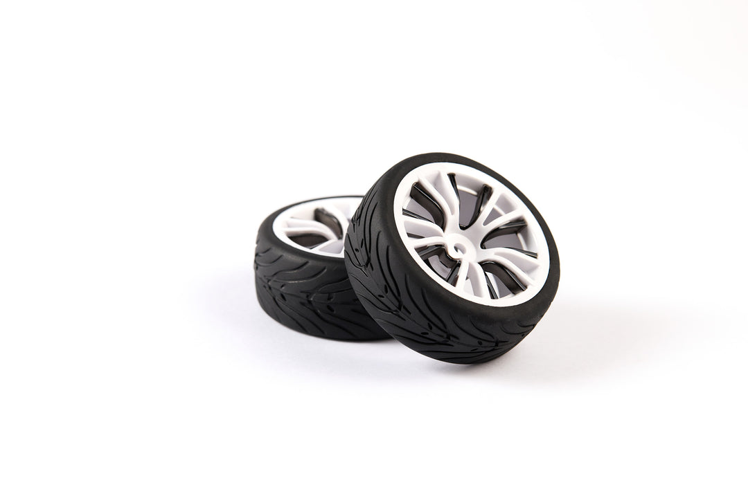 Set of 2 on-road Tyres - Vredestein - Medium rubber - M-design - 26/63mm - pre-glued - 1/10