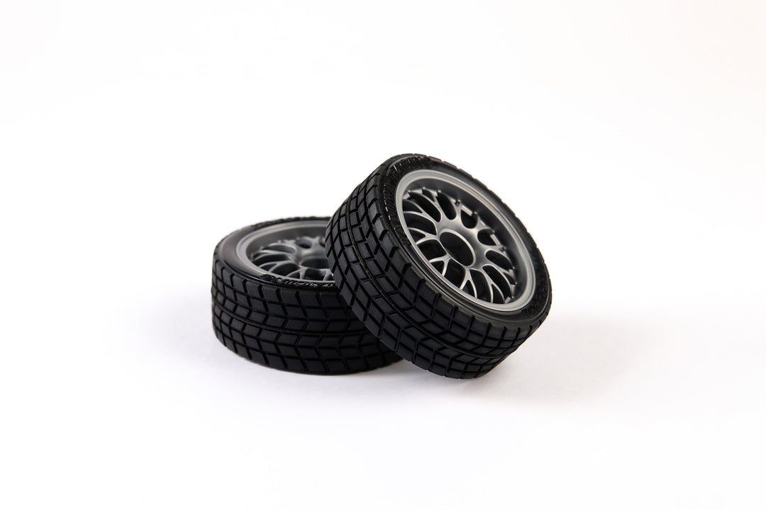 Set of 2 on-road Tyres - Yokohama tread - Medium rubber - BBS CH-R design - 26/66mm - pre-glued - 1/10