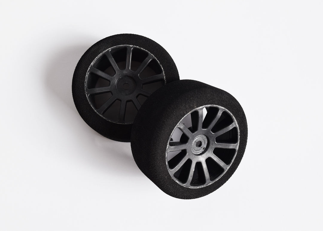 Set of 2 slick tyres/ plain tread tyre/ wheels: 26/65mm/ shore: 32 (pre-mounted) 1/10