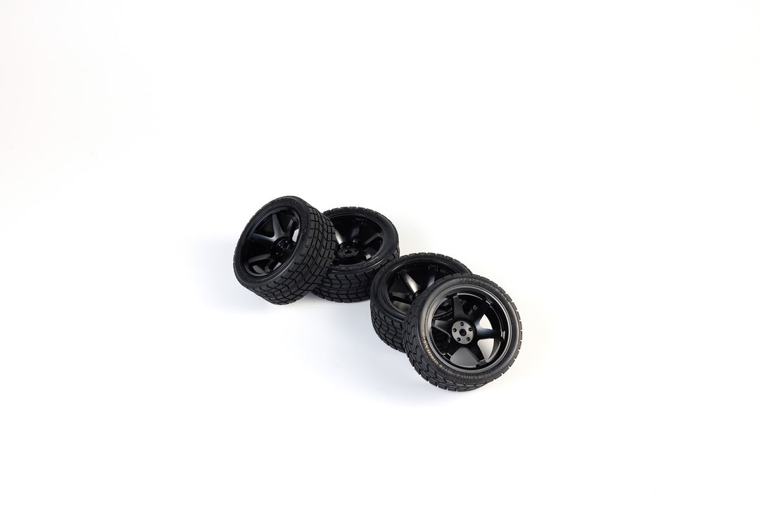 Set of 4 on-road Tyres - Yokohama tread - Medium rubber - 6-spoke Borbet design - 26/66mm - pre-glued - 1/10