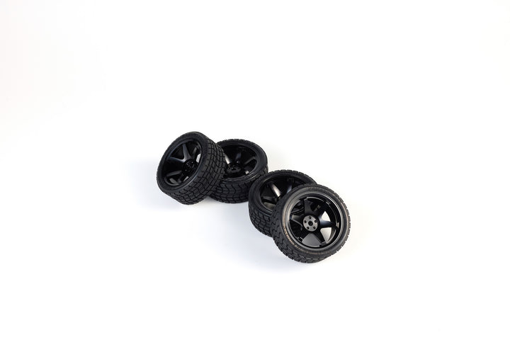 Set of 4 on-road Tyres - Yokohama tread - Medium rubber - 6-spoke Borbet design - 26/66mm - pre-glued - 1/10