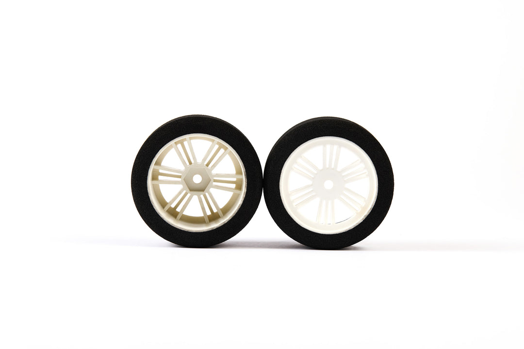 Set of 2 on-road Tyres - Foam 32 Shore - Triple-split-spoke - 26/66mm - pre-glued - 1/10