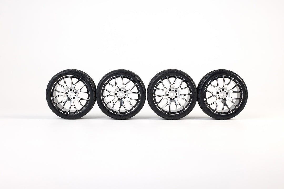 Set of 4 on-road Tyres - Yokohama tread - Medium rubber - Y-design aluminium - 26/66mm - pre-glued - 1/10