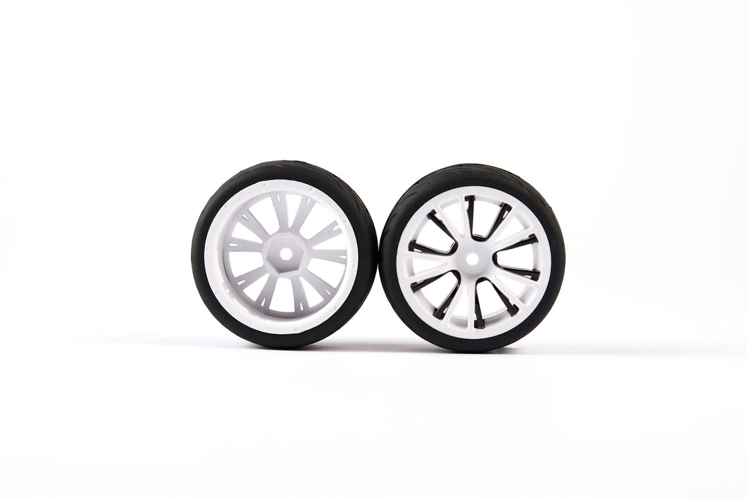 Set of 2 on-road Tyres - Vredestein - Medium rubber - M-design - 26/63mm - pre-glued - 1/10