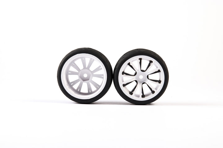 Set of 2 on-road Tyres - Vredestein - Medium rubber - M-design - 26/63mm - pre-glued - 1/10