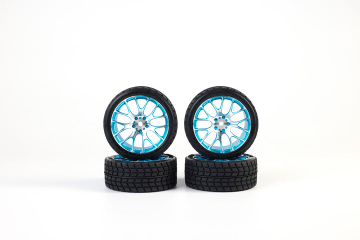 Set of 4 on-road Tyres - Yokohama tread - Medium rubber - Y-design aluminium - 26/66mm - pre-glued - 1/10