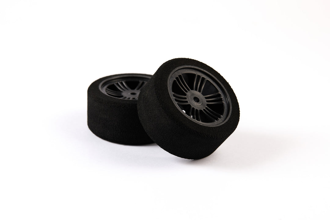 Set of 2 on-road Tyres - Foam 32 Shore - Triple-split-spoke - 26/66mm - pre-glued - 1/10