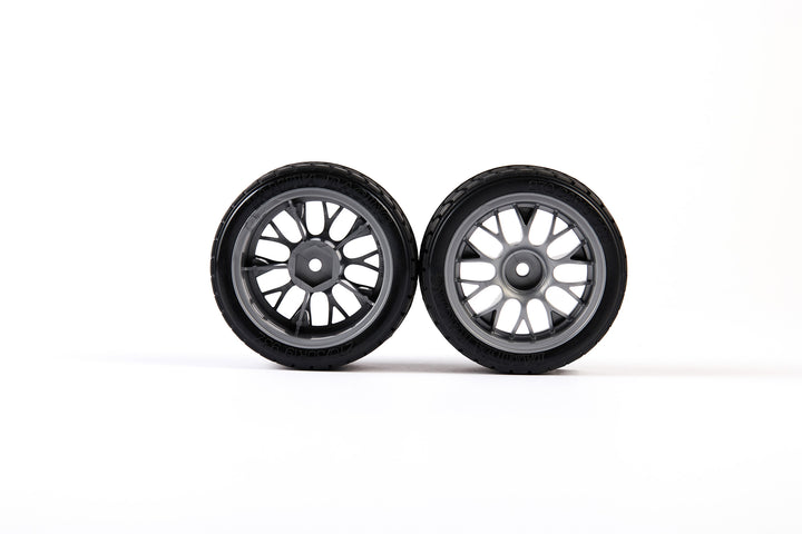 Set of 2 on-road Tyres - Yokohama tread - Medium rubber - BBS CH-R design - 26/66mm - pre-glued - 1/10