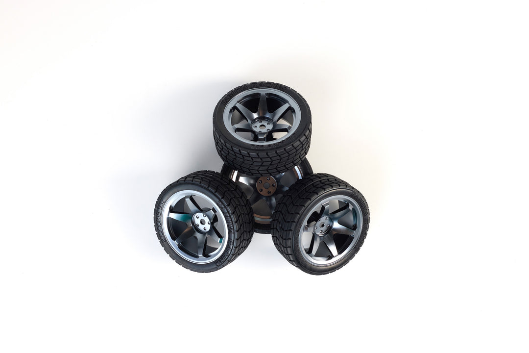 Set of 4 on-road Tyres - Yokohama tread - Medium rubber - 6-spoke Borbet design - 26/66mm - pre-glued - 1/10